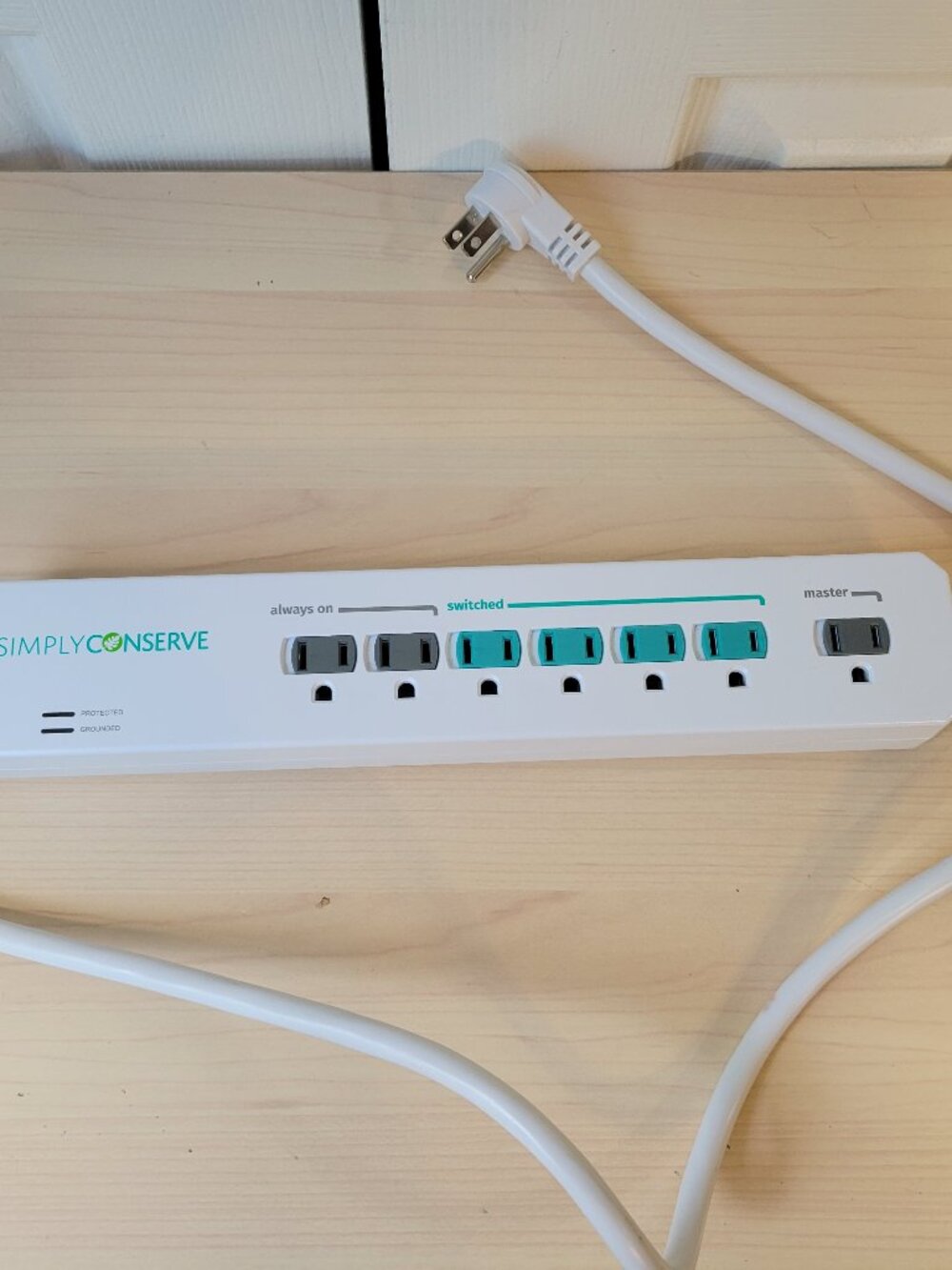 SIMPLY CONSERVE 7-Outlet Advanced Power Strip Energy Saving Surge Protector EUC